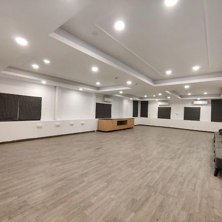 כלכותה Super Townhouse Habitat New Town Rooms & Party Spaces מראה חיצוני תמונה